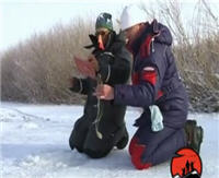 Видео "Мужская компания" - Река Исеть. Зимняя рыбалка на жерлицы