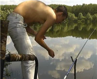 Видео «Рыбалка с Пашком» — Ловим карасей (7 выпуск)